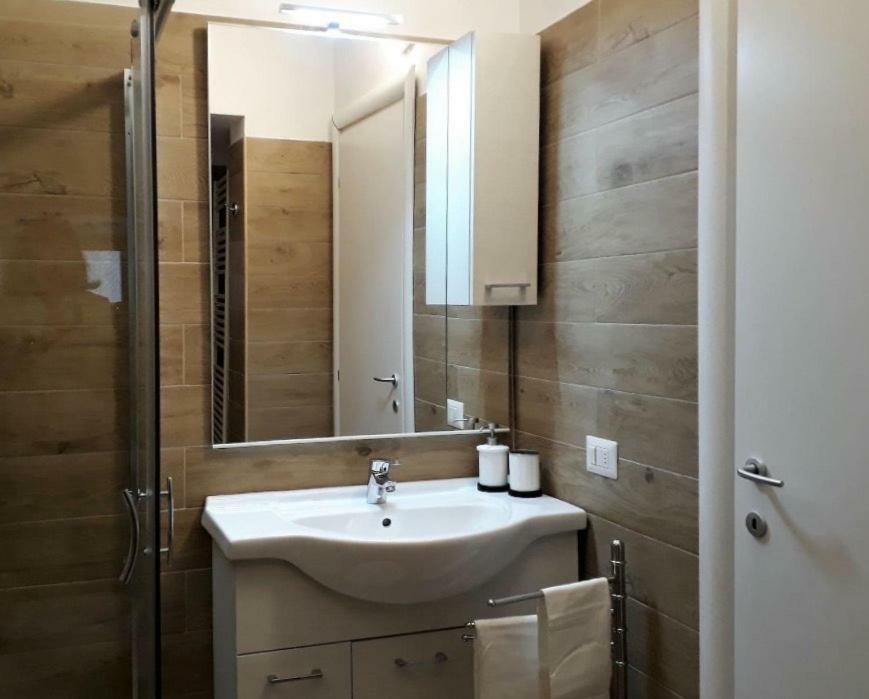 Quiet And Charming In The Centre With Air Conditioned Como