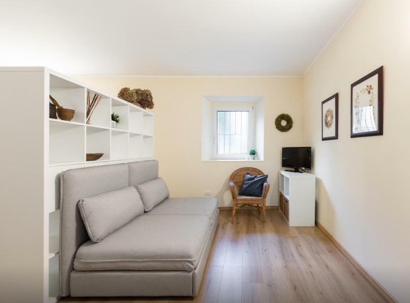 Quiet And Charming In The Centre With Air Conditioned Apartment