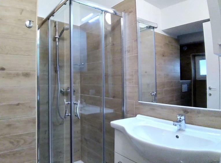 Quiet And Charming In The Centre With Air Conditioned Apartment *