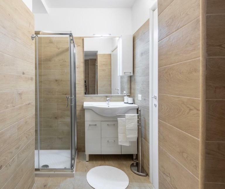 Quiet And Charming In The Centre With Air Conditioned Apartment *